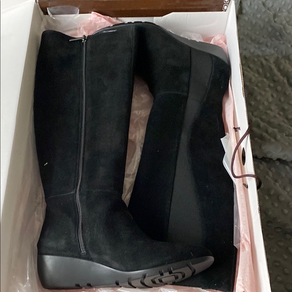 Bandolino - Aamori (Black Suede) Women's knee high boots - Picture 2 of 7